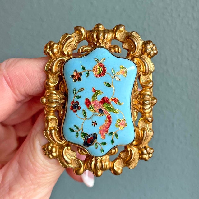 Georgian Enamel Birds Pinchbeck Earrings and Brooch Set Demi-Parure, Circa 1830, Set of 3 For Sale - Image 9 of 12