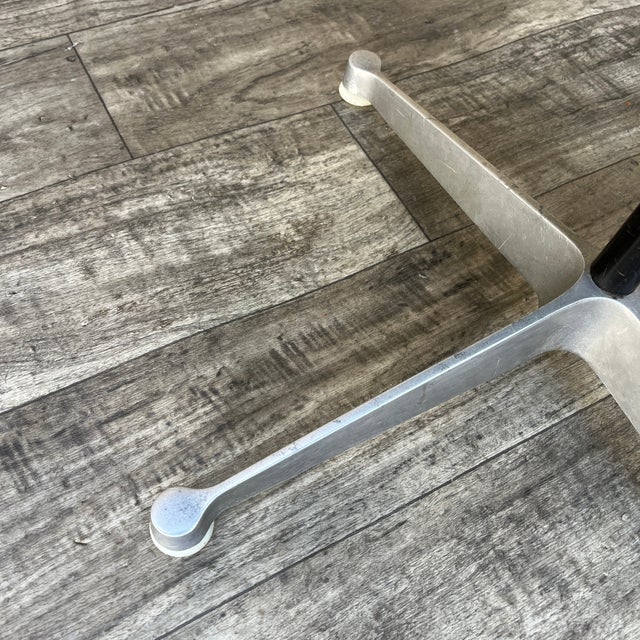 Mid Century Modern Swiveling Molded Chair by Eames for Herman Miller. Circa 1960s For Sale - Image 12 of 18