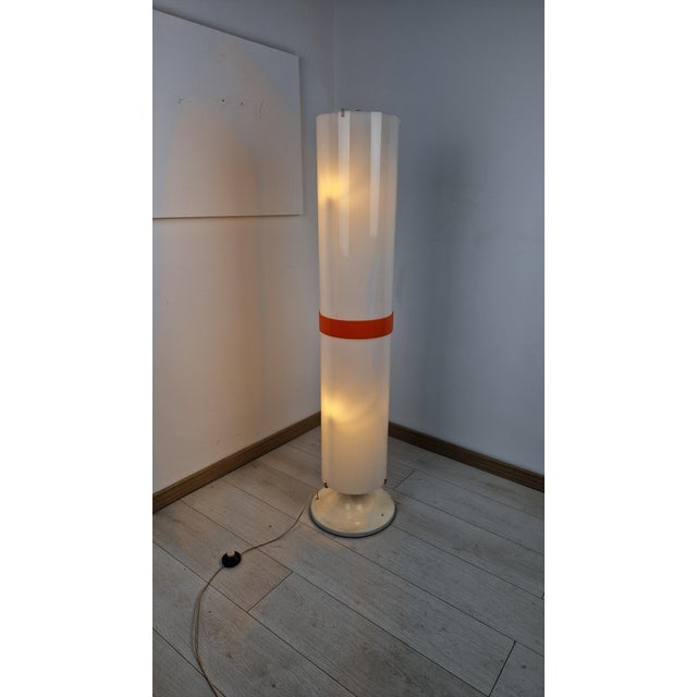 Acrylic Glass Double Floor Lamp with Orange Stripe by Gino Sarfatti for Arteluce, 1960s For Sale - Image 11 of 14