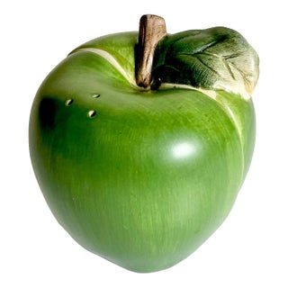 1980s Vintage Boho Chic Arts & Crafts Trompe L’Oeil Green Apple Salt & Pepper Shakers - A Pair For Sale