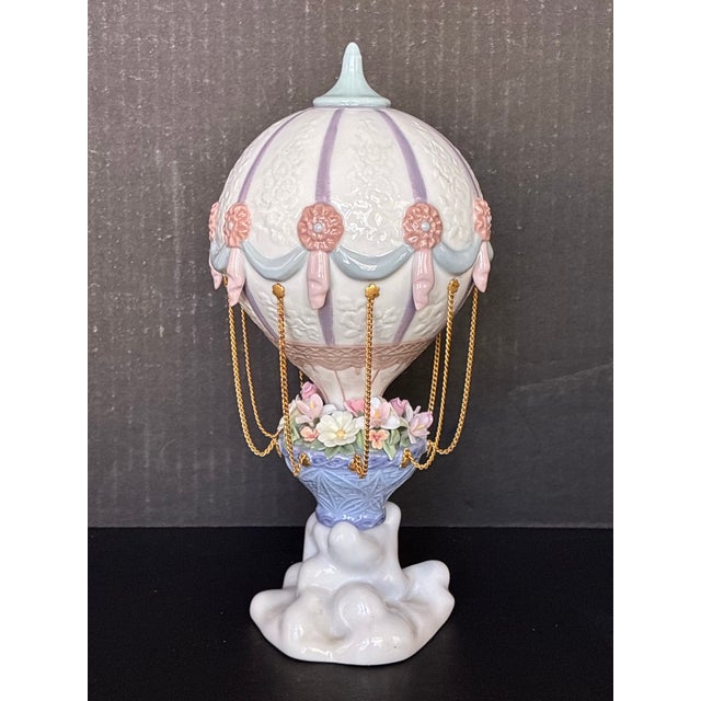 Figurative Flying High 1998-00 6523g Porcelain Figurine by Lladro For Sale - Image 3 of 5