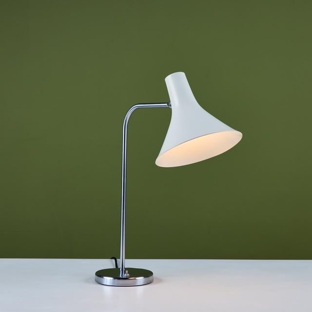 Desk lamp designed by Greta von Nessen c.1960s, USA, for Nessen Studios. The lamp features a white enameled trumpet shade...