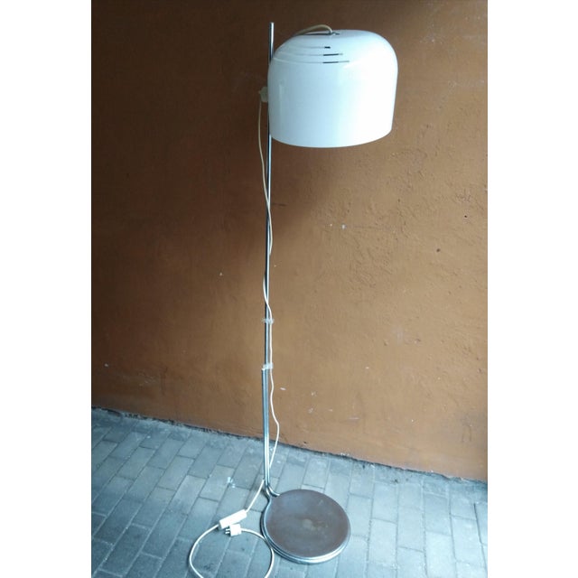 Chrome and Acrylic Floor Lamp by Luigi Massoni for Guzzini, Italy, 1960s For Sale - Image 9 of 10