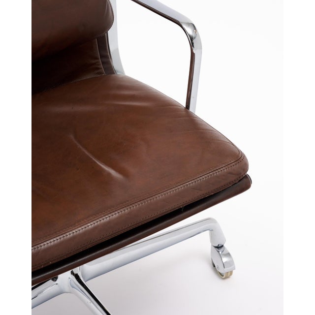 Metal French Period Mid-Century Modern Desk Chair, Leather and Chrome, Circa 1980 For Sale - Image 7 of 9