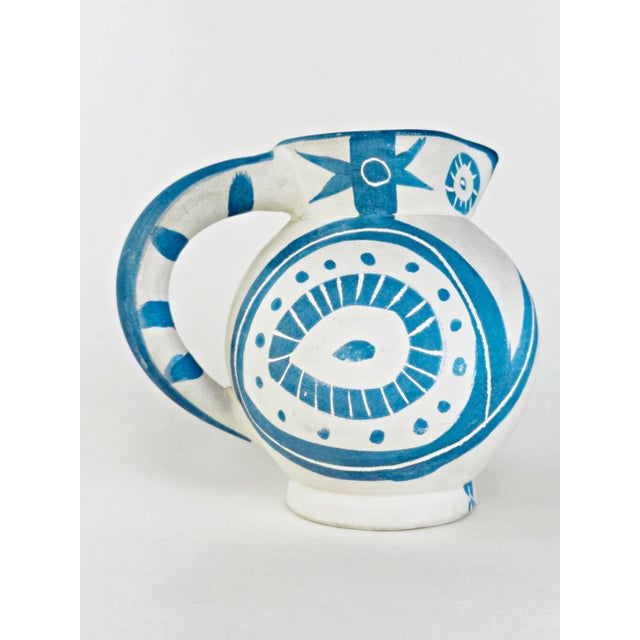 Pablo picasso malaga 1881 - 1973 mougins petite chouette, 1949 white earthware with engobe decoration, glazed interior 13...