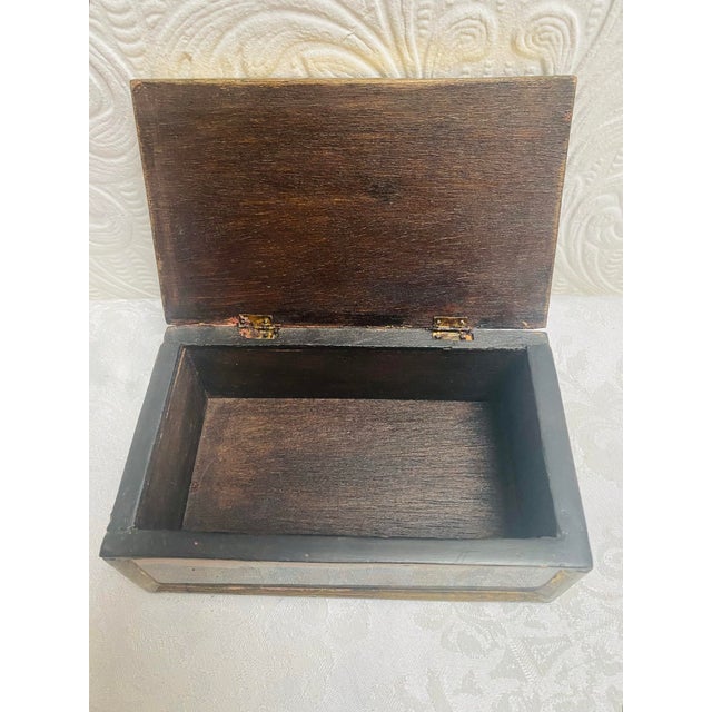 1960s Vintage Reverse Painted Gold Gilt Peruvian Wood Jewelry Box For Sale - Image 9 of 12