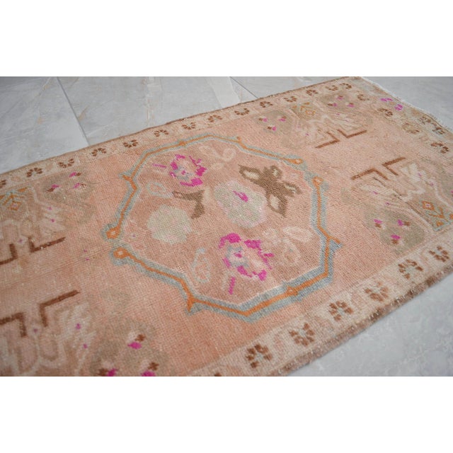 1960s Front of Bath Sink Rug Hand Made Kitchen Mat Muted Color Small Rug Laundry Room Decor - 1'10" X 3'7" For Sale - Image 16 of 18