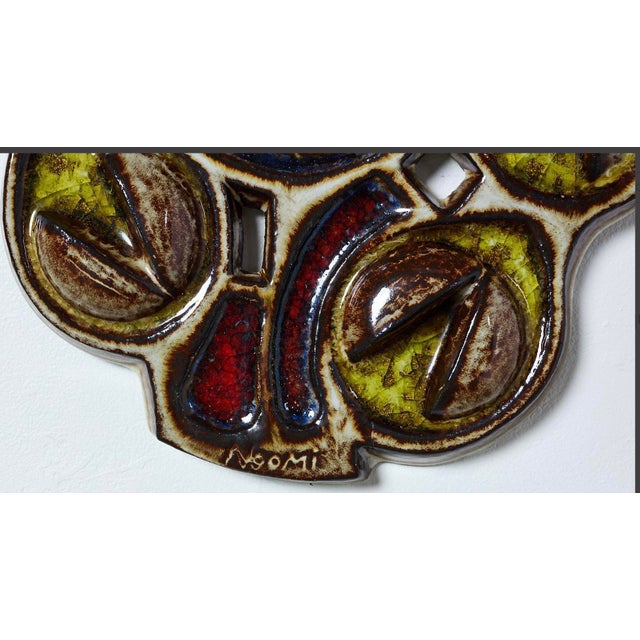 I love this brooch-like wall plaque by Noomi Backhausen. It is made of glazed ceramic and was produced for the Soholm...