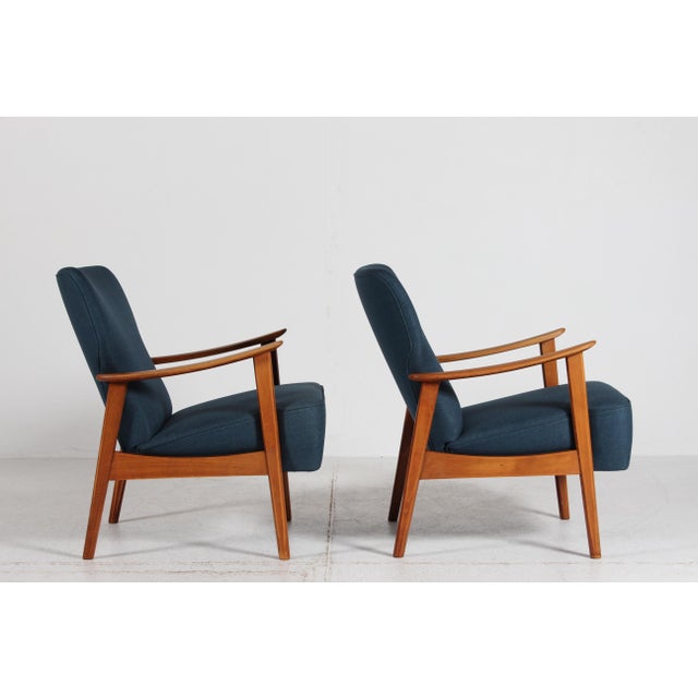 Fritz Hansen Danish Easy Chairs in Beech and Blue Fabric by Fritz Hansen, 1950-1960, Set of 2 For Sale - Image 4 of 15