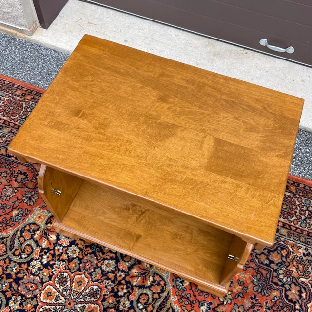 Ethan Allen 1980s Ethan Allen Heirloom Nutmeg Maple American Traditional Rolling Audio/Video Cart (10-9030) For Sale - Image 4 of 11