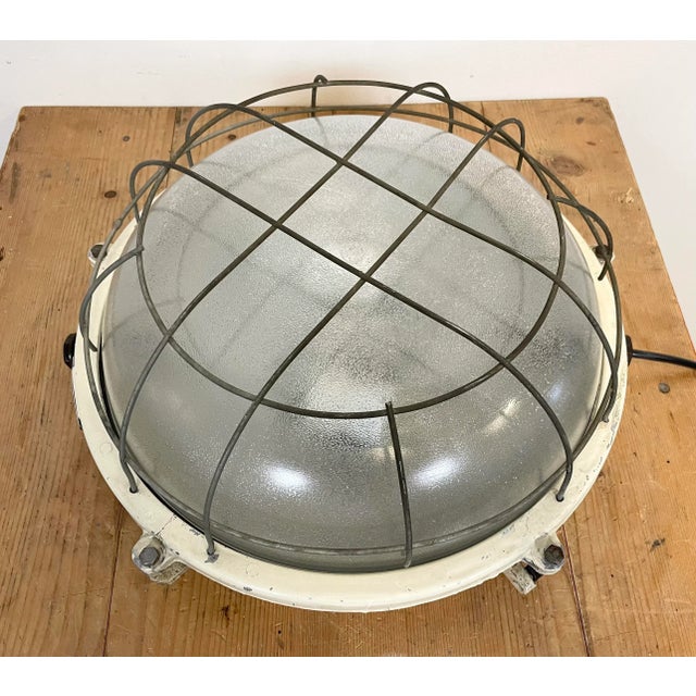 1980s Industrial Cast Aluminium Wall or Ceiling Lamp from Elektrosvit, 1970s For Sale - Image 5 of 13