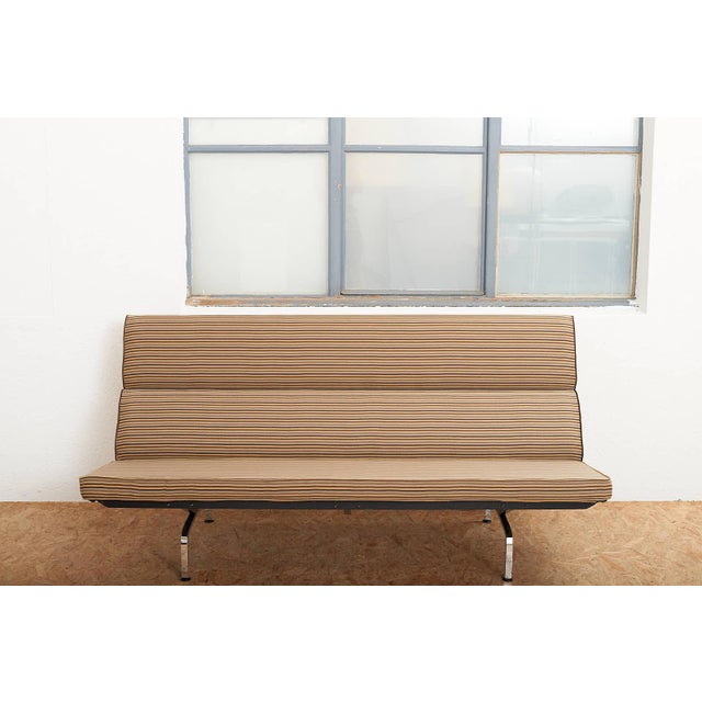 Chrome-Plated Metal Compact Sofa in Maharam Fabric by Ray and Charles Eames for Herman Miller, 1954 For Sale - Image 11 of 12