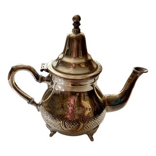 1970s Théière Moulay Hassan Moroccan Arabic Design Silverplate Tea Pot For Sale
