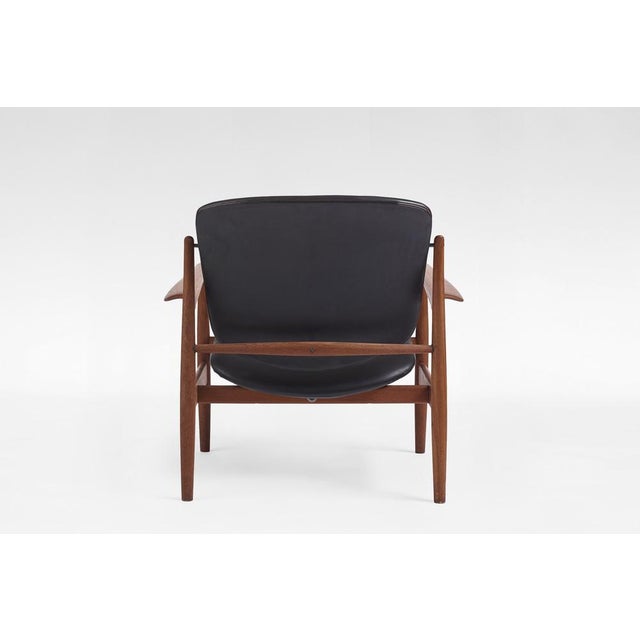 Finn Juhl FD136 Lounge Chair in Black Leather and Teak by Finn Juhl, France, 1960s For Sale - Image 4 of 11