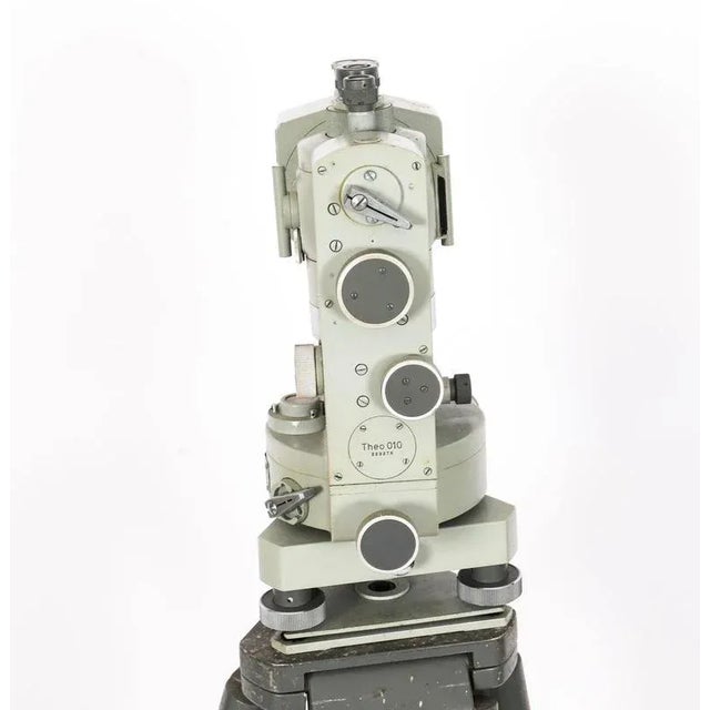 Silver Vintage Theo 010 Theodolite with Tripod and Case by Carl Zeiss, Set of 2 For Sale - Image 8 of 18