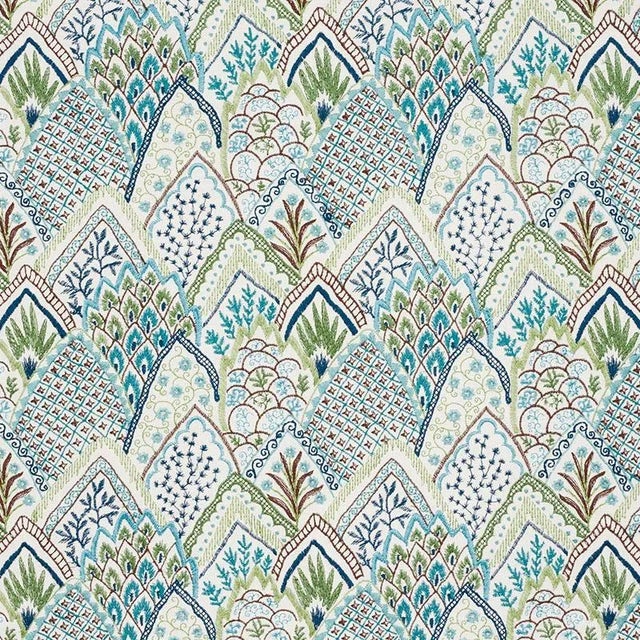 Pattern meets texture in Albizia Embroidery, a fresh take on a traditional tobacco leaf motif. Stitched on cotton-linen...