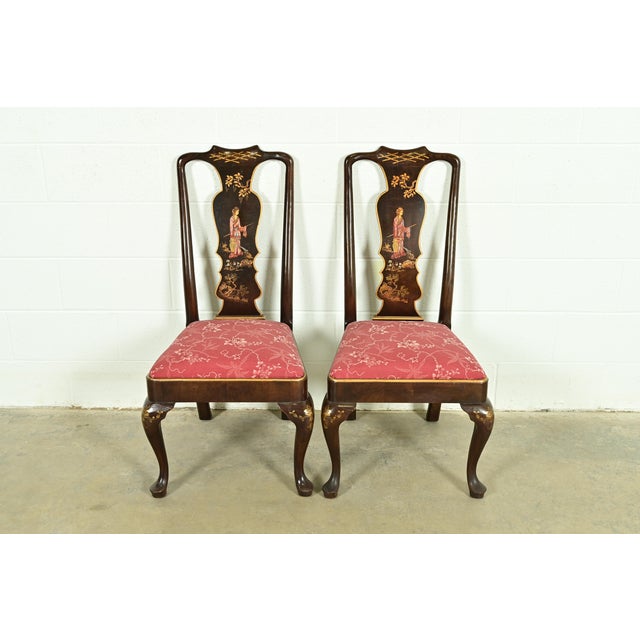 A gorgeous pair of Hollywood Regency Chinoiserie style side chairs or dining chairs in Queen Anne form By Henredon USA,...