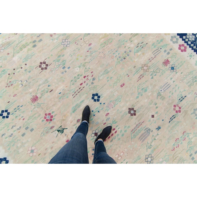 ✂ - - - - - m e a s u r e m e n t s: 11’1” x 19’, 337.82cm x 579.12cm, 55.9 Lbs C O L O R S Base: beige Accents: khaki,...