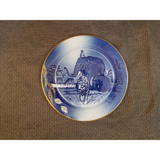 Bing & Grondahl 1989 Vintage Bing and Grondahl Porcelain Peace on Earth Plate For Sale - Image 4 of 4