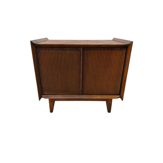 Wood Mid-Century Modern Lane 1st Edition Walnut Nightstands - Refinished - Set of 2 For Sale - Image 7 of 10