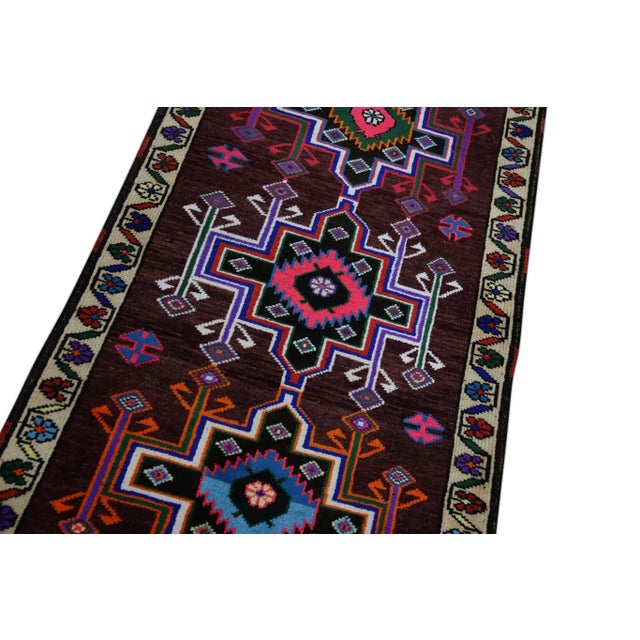 This exquisite vintage Turkish Oushak rug is a stunning example of traditional craftsmanship and timeless beauty. Hand-...