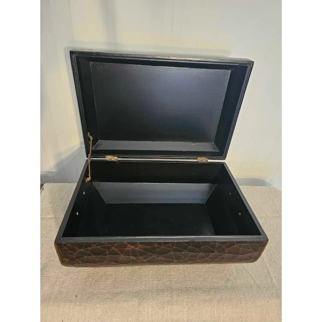 Late 20th Century Hilda Flack Style Chinoirsiere Crackle Finish Hinged Box For Sale - Image 4 of 8