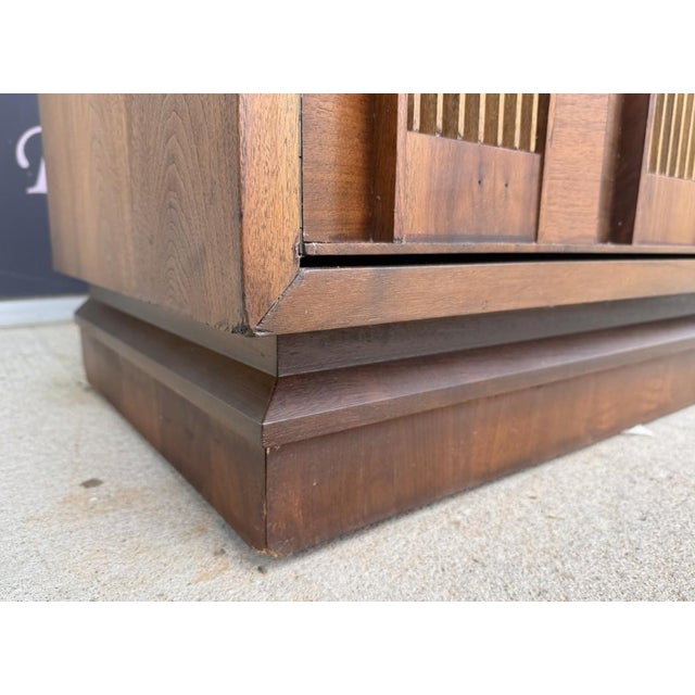 1970s Brutalist-Inspired Dresser With Two Mirrors For Sale - Image 10 of 18