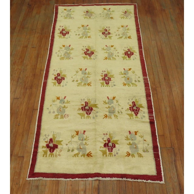 Ivory Vintage Turkish Rug - 4' x 9'1" For Sale In New York - Image 6 of 6
