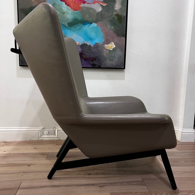 BoConcept Hamilton armchair with matching ottoman (original-era model, 1990s–2000s). This is a generously sized, high-back...