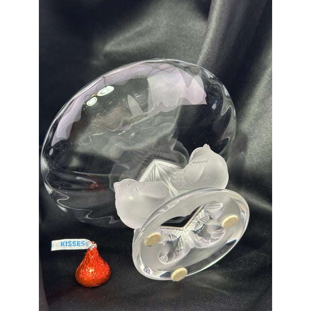 This exquisite Lalique Nogent crystal compote features a beautifully balanced contrast of textures and forms. The optic-...