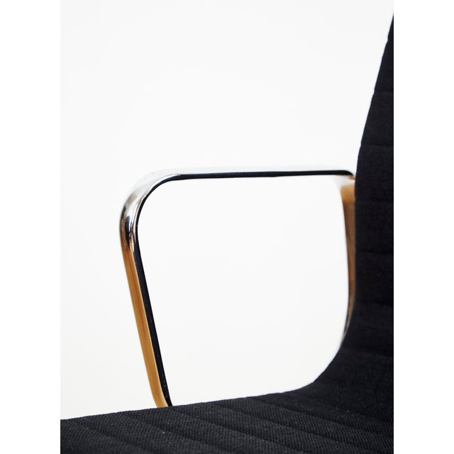 Herman Miller EA 108 Swivel Chair by Charles & Ray Eames for Herman Miller For Sale - Image 4 of 18
