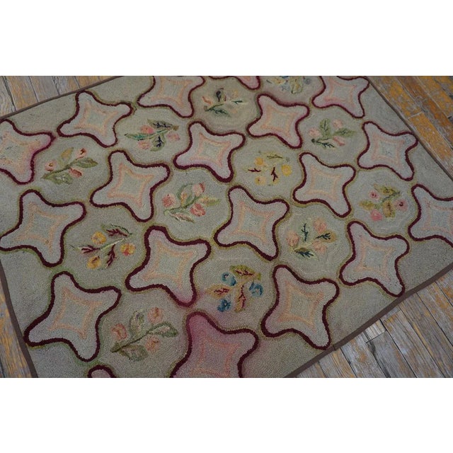 Splendid Gray Color With Oval and Florid Design Antique American Hooked Rug For Sale - Image 4 of 10