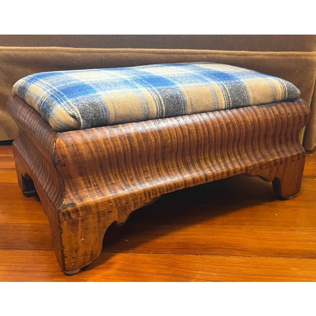 Antique 19th Century American Classical Foot Stool in Highly Figured Tiger Maple Circa 1830 For Sale - Image 13 of 18