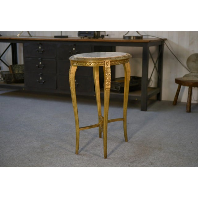 1960s Louis XVI Style Side Table with Curved Base in Gilded Carved Wood, 1960s For Sale - Image 5 of 11