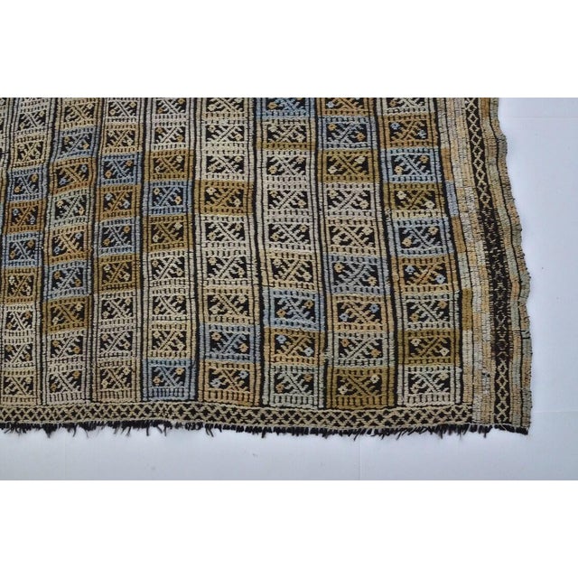 Turkish Vintage Turkish Cicim Kilim Rug With Geometric Grid Pattern & Muted Earth Tones For Sale - Image 3 of 10