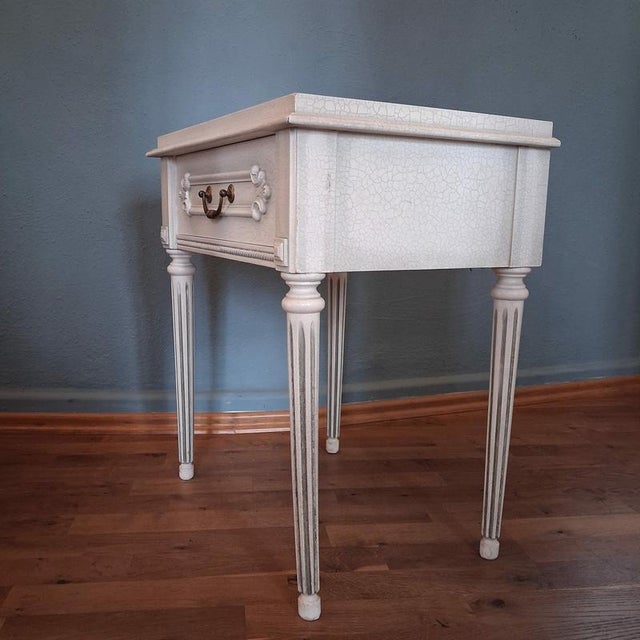 French Louis XVI Crackle Lacquered Bedside Tables, 1960s, Set of 2 For Sale - Image 5 of 16
