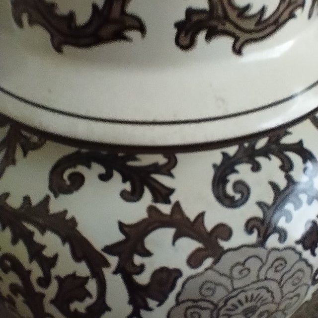 Vintage 1970s Hand-Painted Brown & White Floral Ginger Jar Table Lamp For Sale - Image 12 of 15
