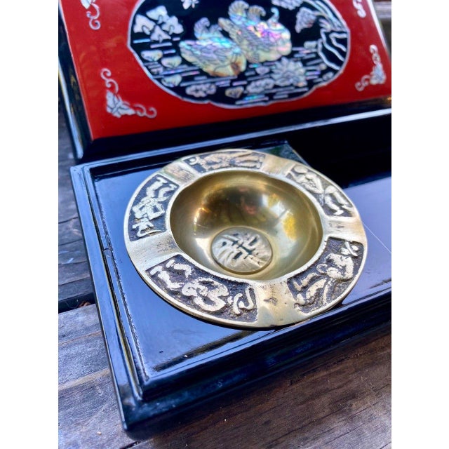 Mid 20th Century Japanese Red & Black Lacquer Cigarette Box With Mother-of-Pearl Inlay & Brass Ash Receiver For Sale In San Francisco - Image 6 of 12