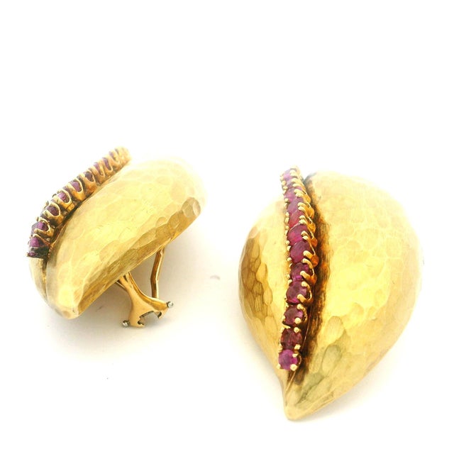 1980s Italian Forza 18k Hammered Gold and Ruby Ear Clips, Pair For Sale - Image 12 of 18