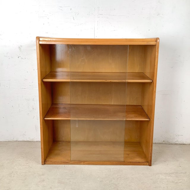 Mid-Century Modern Vintage Mid-Century Sliding Glass Door Display Shelf For Sale - Image 3 of 12