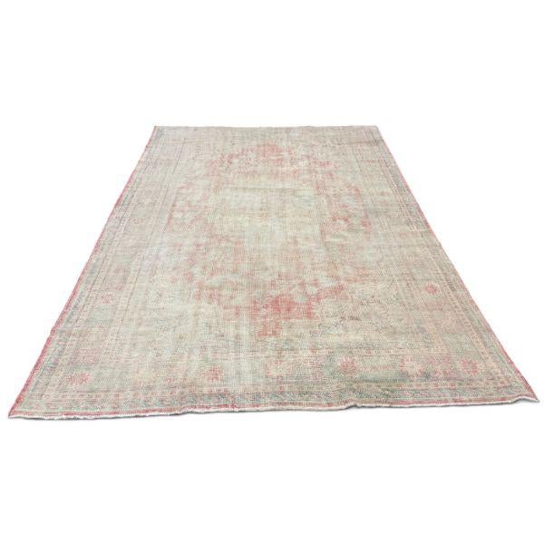 Antique Turkish Görde 7'6" X 10'8" – Beautifully Faded Neutral Palette With Red Medallion For Sale - Image 4 of 5