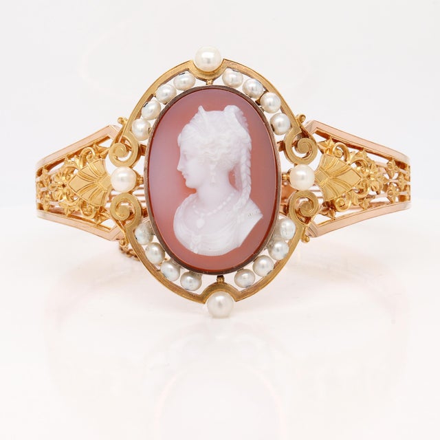 Antique Victorian 18k Gold, Seed Pearl, & Agate Cameo Bracelet For Sale In Philadelphia - Image 6 of 14