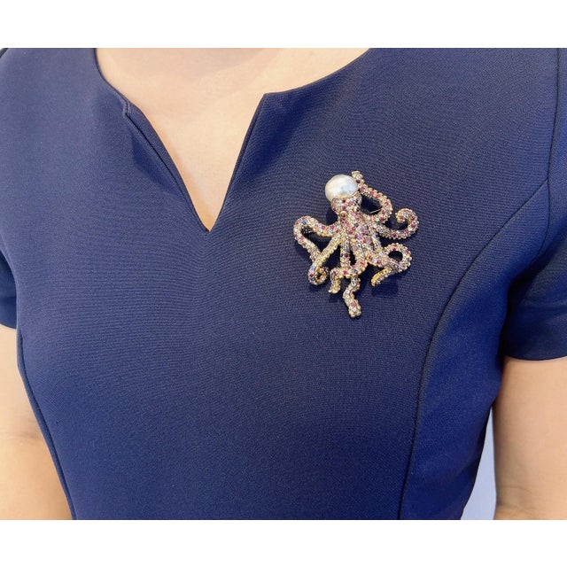 Bochic "Orient" Vintage Fancy Sapphire & South Seal Baroque Pearl Brooch For Sale In New York - Image 6 of 18