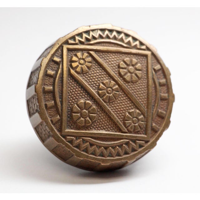 This Vernacular style four fold passage door knob was made by F.C. Linde beginning 1885. It is part of the H-21900 group....