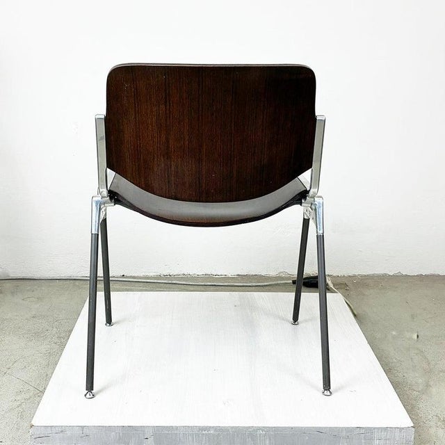 Brown Wooden DSC 106 Stacking Chair attributed to Giancarlo Piretti for Castelli / Anonima Castelli, Italy, 1970s For Sale - Image 9 of 14