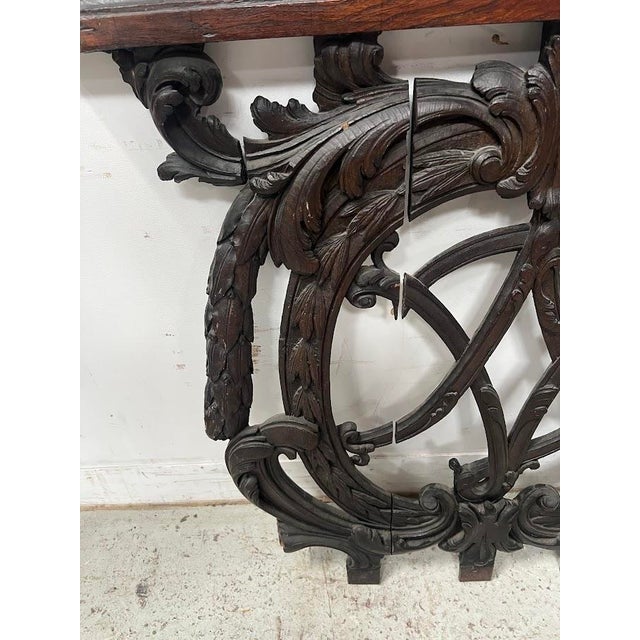 Carved oak architectural element bearing a monogram "vd" dimensions: h 90 x w 90 x d 7 cm good condition late 18th century