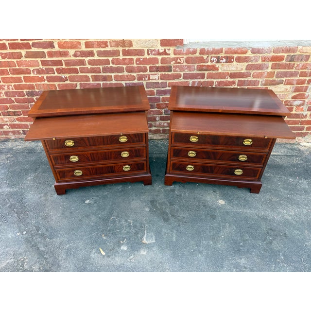 Pair of L Hekman Copley Place Georgian Chippendale Style Inlaid Mahogany Chest of Drawers / Nightstands For Sale - Image 17 of 18