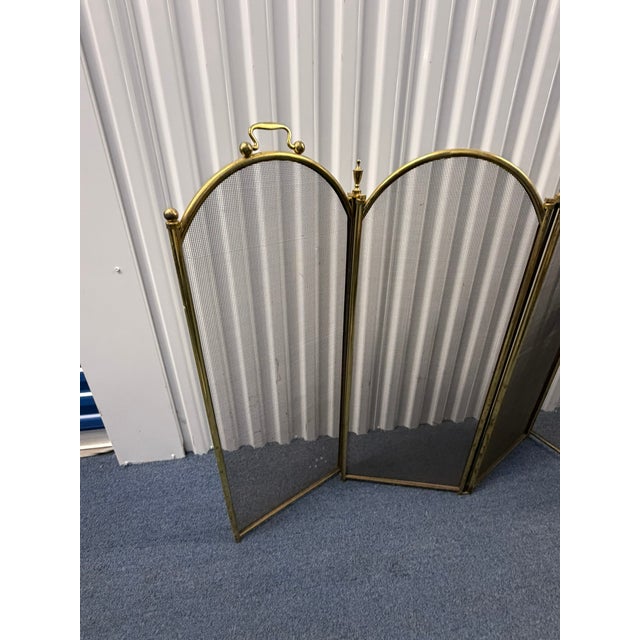 Rustic European Antique Brass Folding Fireplace Screen – Four‑Panel Arched Mesh Guard With Handles For Sale - Image 3 of 6