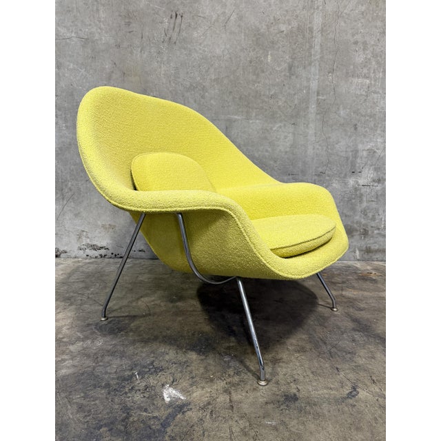 Mid-Century Modern Authentic Knoll Womb Chair & Ottoman by Eero Saarinen – Original Knoll Bouclé Upholstery (Chartreuse) For Sale - Image 3 of 10