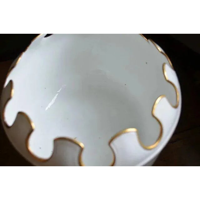 Porcelaine de Paris Early 19th Century French Empire Nast Porcelain White & Gold Monteith For Sale - Image 4 of 6